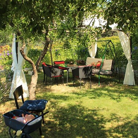Apartments Petrada Омиш Экстерьер фото