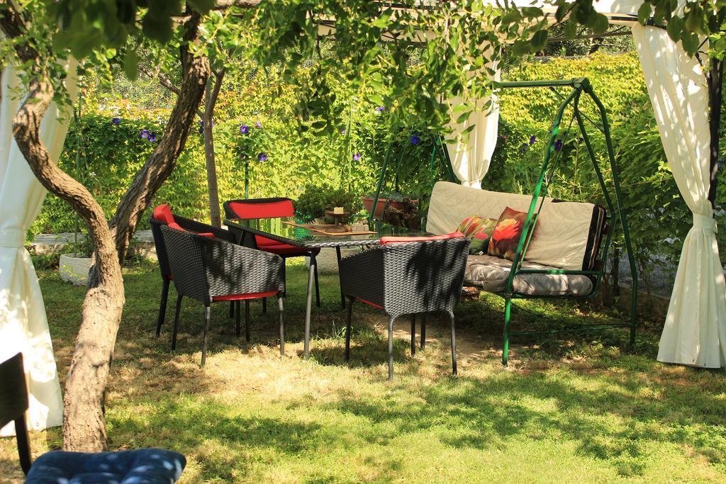 Apartments Petrada Омиш Экстерьер фото