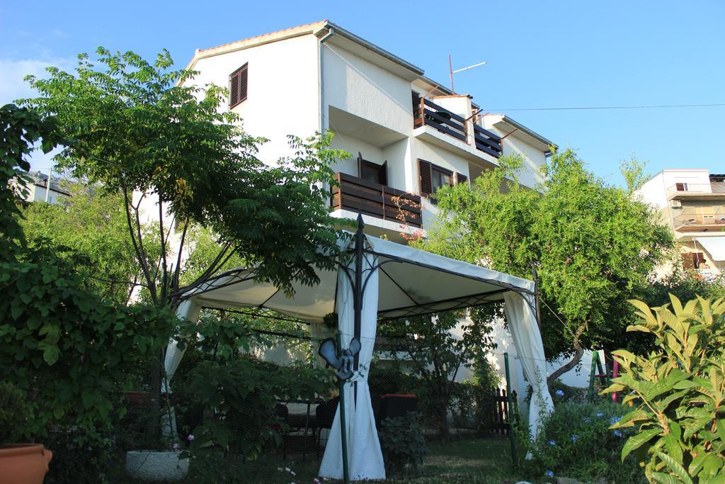 Apartments Petrada Омиш Экстерьер фото