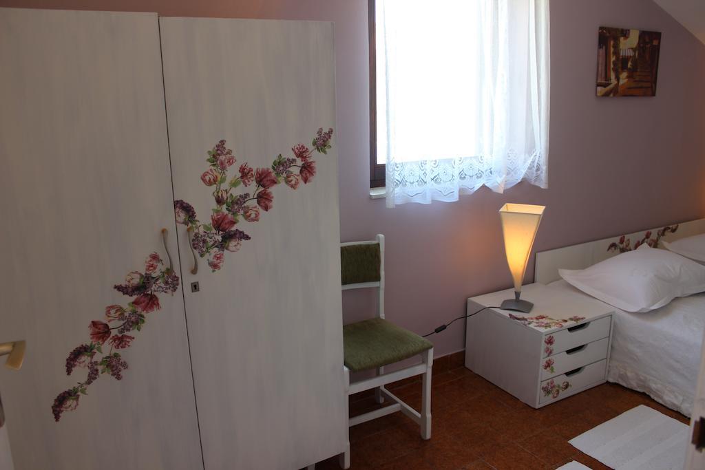 Apartments Petrada Омиш Экстерьер фото