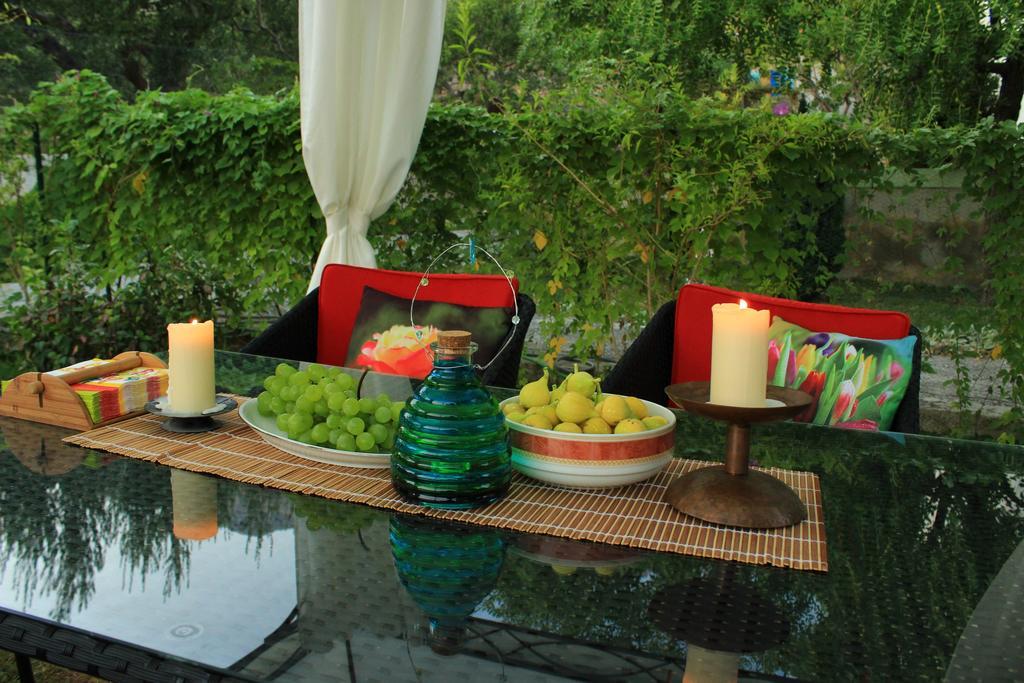 Apartments Petrada Омиш Экстерьер фото