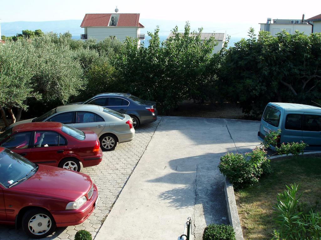 Apartments Petrada Омиш Экстерьер фото