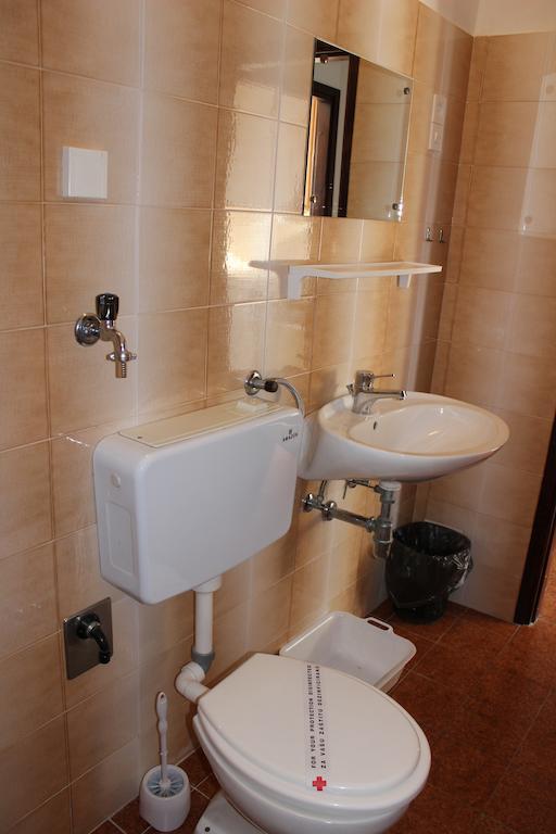 Apartments Petrada Омиш Экстерьер фото
