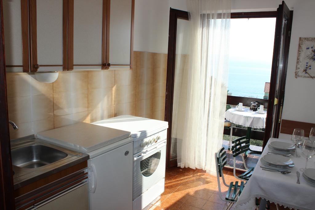 Apartments Petrada Омиш Номер фото