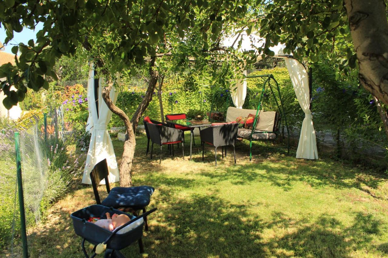 Apartments Petrada Омиш Экстерьер фото