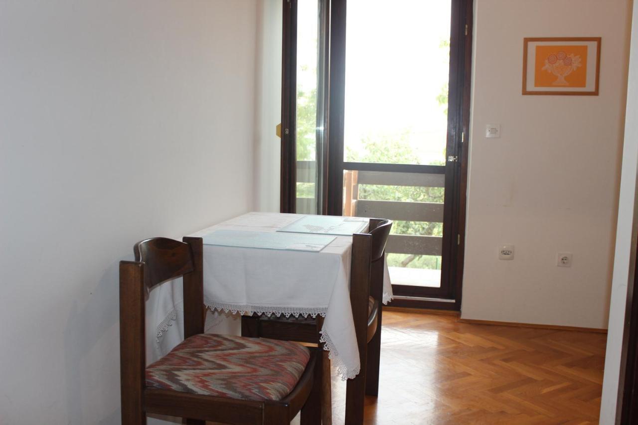 Apartments Petrada Омиш Экстерьер фото